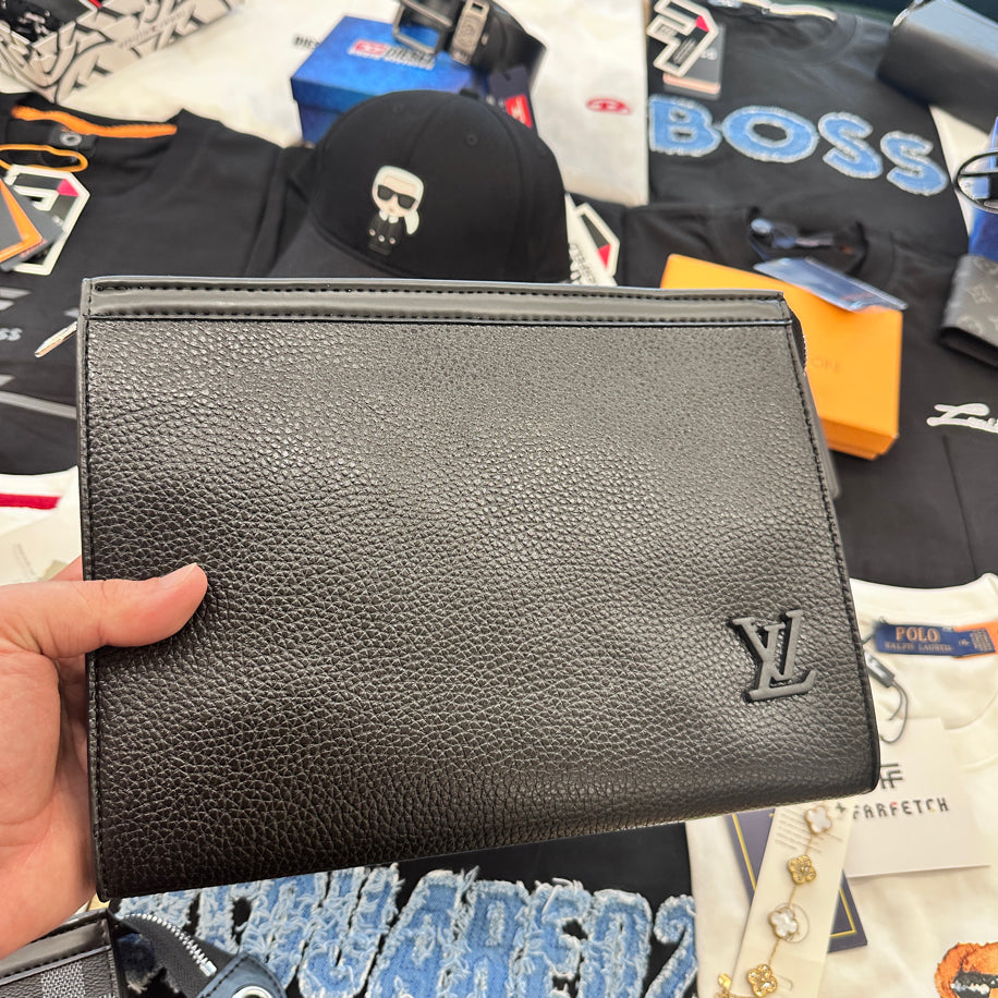 Louıs Vuıtton Clutch