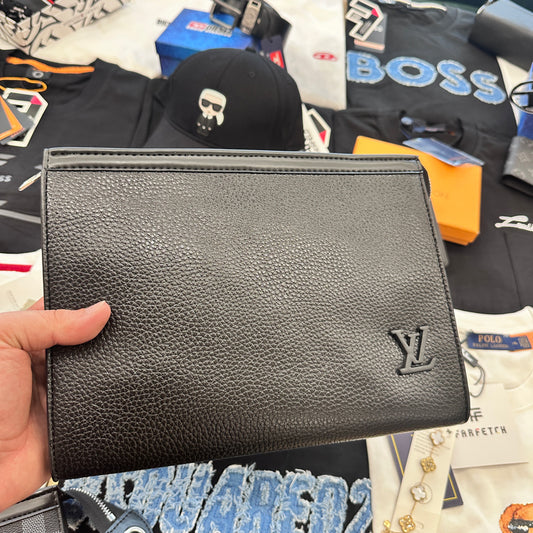 Louıs Vuıtton Clutch