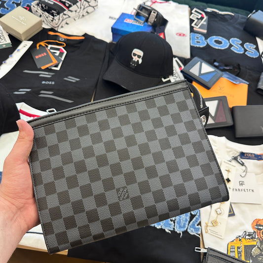 Louıs Vuıtton Clutch
