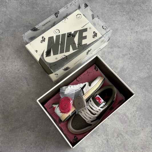 Air Jordan 1 Retro Low Travis Scott Medium