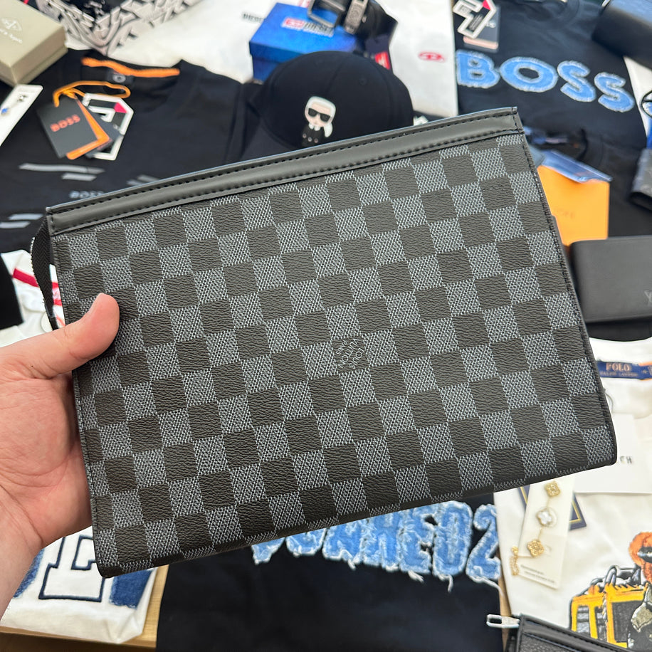 Louıs Vuıtton Clutch