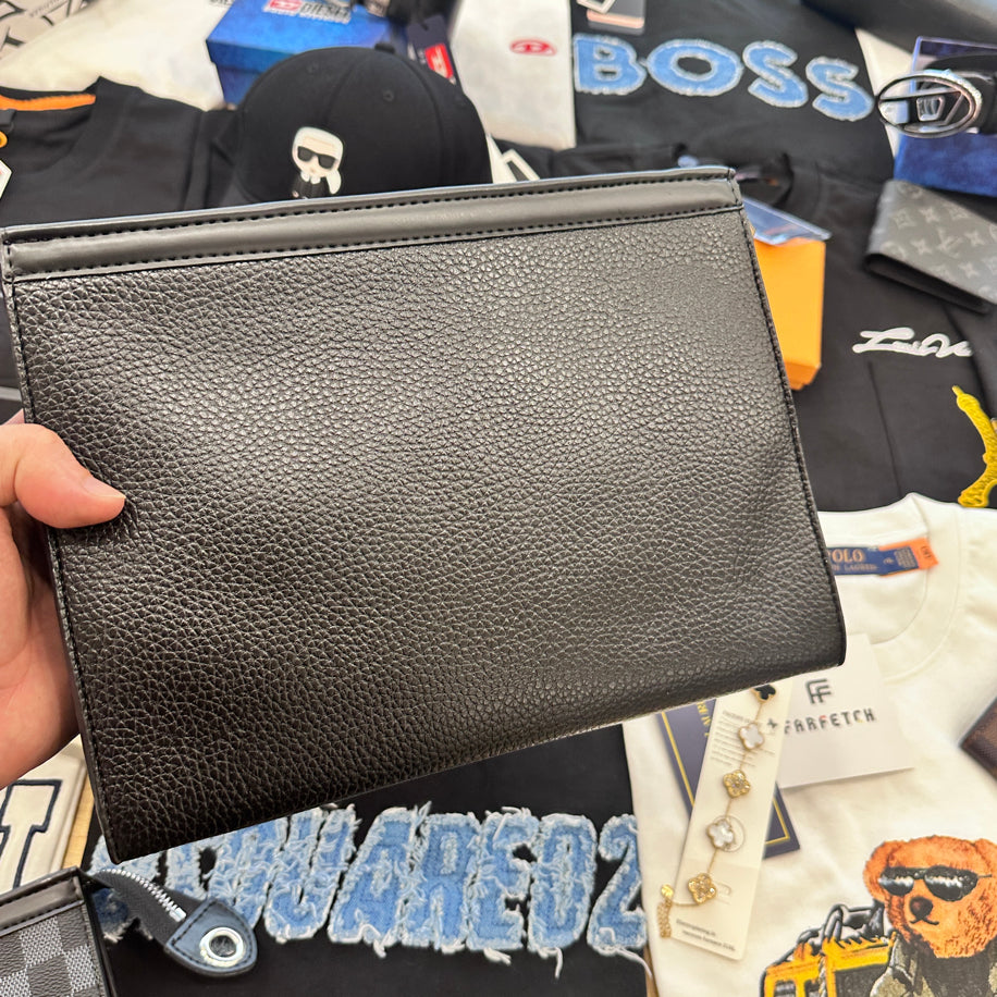 Louıs Vuıtton Clutch